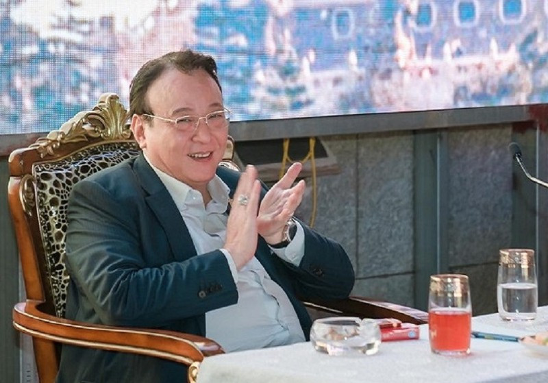 Ngoài ra, ông Dũng còn nắm cổ phần tại Công ty cổ phần Đầu tư xây dựng Thái Sơn (80%); Công ty cổ phần nông nghiệp công nghệ cao Tân Hoàng Minh (34%); Công ty cổ phần nhà D'Land (25%); Công ty cổ phần quản lý bất động sản Ánh Sáng Việt (80%)...