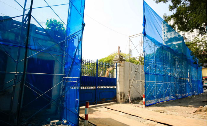 Dự án này được thực hiện bởi liên danh Công ty CP Thiết bị Bưu điện (Postef) với Công ty CP Liên Việt Holdings và Công ty CP Him Lam. Tuy nhiên, trả lời báo chí sáng 7/4, đại diện Him Lam cho biết, Him Lam chỉ đóng vai trò tư vấn tại dự án này. Trước đó, trả lời trên báo chí thời điểm năm 2020, đại diện của Him Lam cũng khẳng định Him Lam chỉ tham gia với vai trò tư vấn. Dù có tên trong liên danh nhưng không có bất cứ phần vốn góp nào của Him Lam vào dự án. (Ảnh: Tổ Quốc).