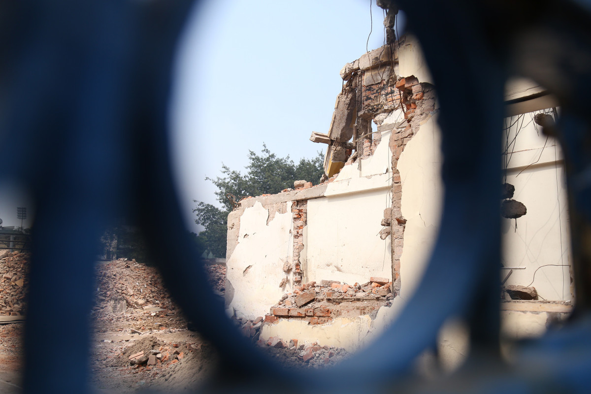 Đến ngày 24/6/2017, UBND TP Hà Nội có Quyết định số 3841/QĐ-UBND phê duyệt chủ trương đầu tư dự án trên khu đất "kim cương" 61 Trần Phú. Phía chủ đầu tư đã hoàn thiện thủ tục khởi công dự án và chuẩn bị khởi công. (Ảnh: Báo Giao thông).