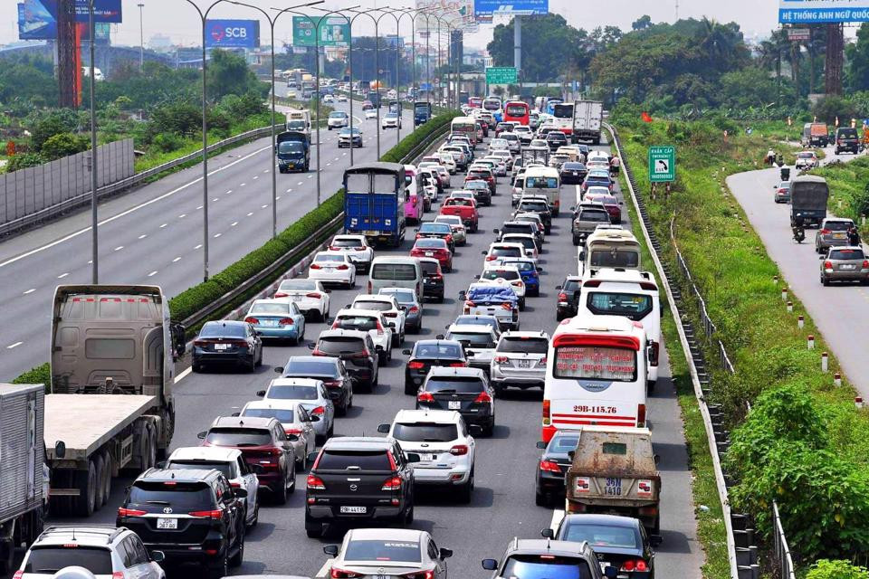 Toan canh giao thong ca nuoc ngay dau nghi le 30/4 - 1/5-Hinh-2