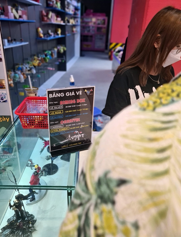 Đạn súng được bán với 3 mức giá khác nhau, cụ thể 80 nghìn đồng/lượt/8 đạn; 100 nghìn đồng/lượt/20 đạn; 120 nghìn đồng/lượt/15 đạn.