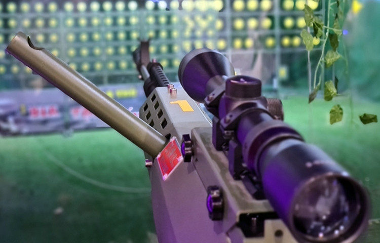 Kính ngắm mục tiêu và một ống dài để cho đạn vào bắn.