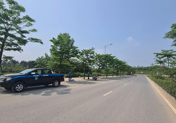 Luc luong chuc nang lap chot, xe tai gan logo Hung Phat coi noi thanh thung… bong dung mat tich?-Hinh-2