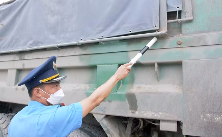 Chỉ trong thời gian ngắn, Tổ liên ngành đã phát hiện, dừng và xử lý nhiều trường hợp xe tải cơi nới thành thùng, chở vật liệu không che chắn gây ô nhiễm môi trường.