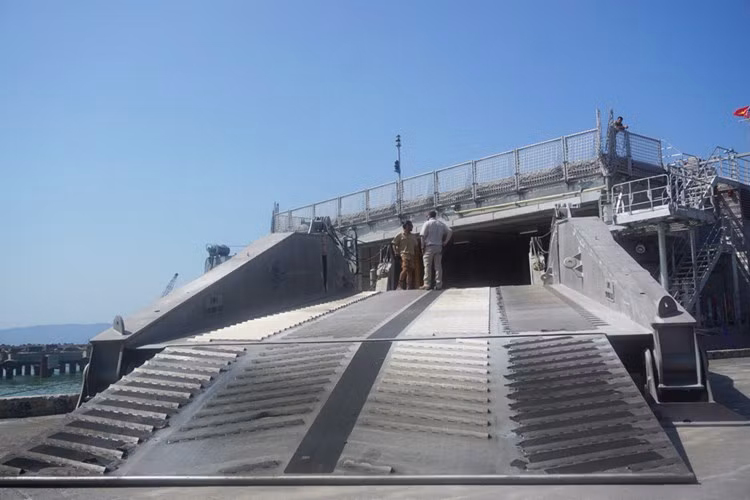 Theo một số nguồn tin, chiếc cầu này có thể cho phép cả xe tăng Abrams nặng 60 tấn di chuyển vào. Nguồn ảnh: Zing.vn