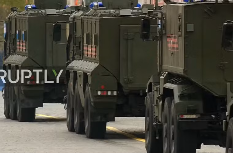 Đội hình xe thiết giáp kháng mìn Typhoon-K/U. Nguồn ảnh: RT