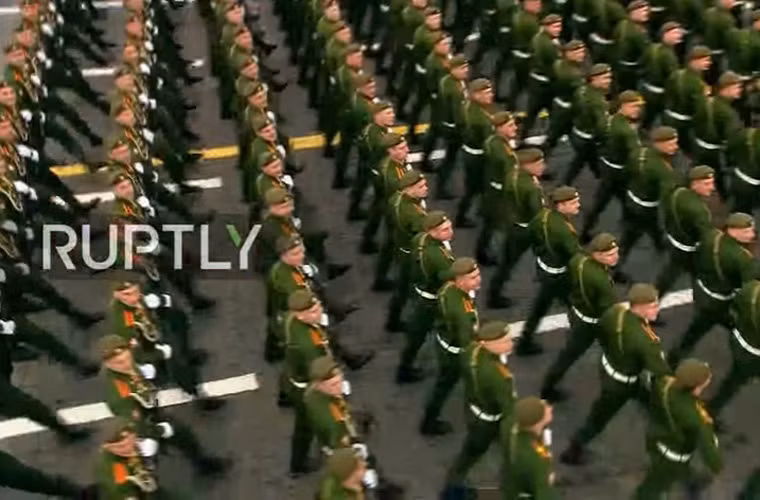 Những bước đi đều tăm tắp. Nguồn ảnh: RT