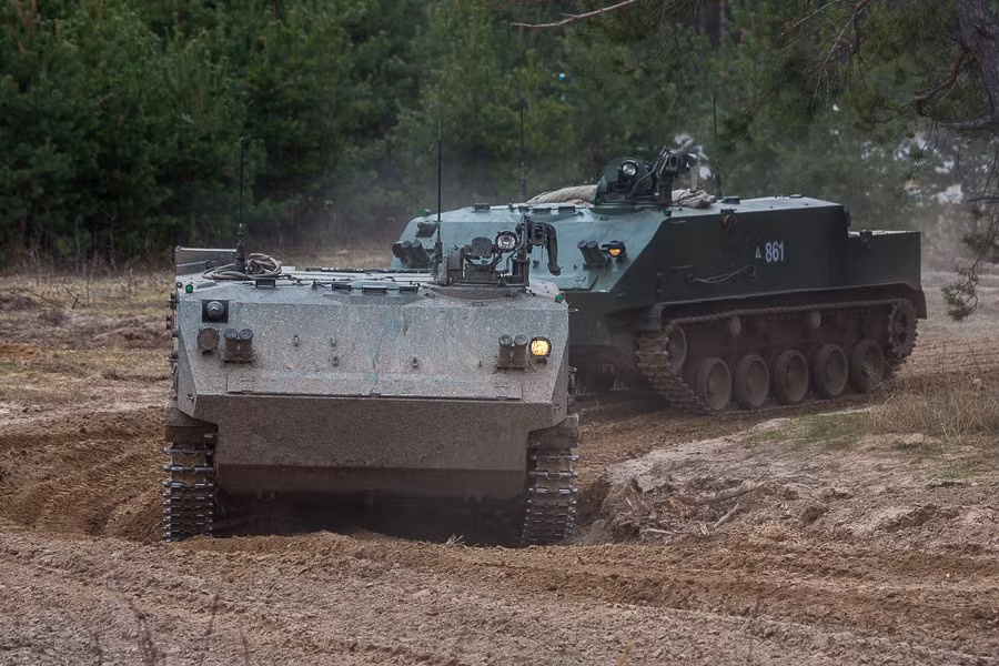 Nguyên mẫu xe thiết giáp chở quân BTR-MDM được giới thiệu lần đầu trong triển lãm quân sự RAE 2013 ở Nizhny Tagil, Nga tháng 9/2013. Đợt sản xuất đầu tiên xuất hiện trong cuộc duyệt binh ngày 9/5/2015. Và vừa mới đây, một lần nữa BTR-MDM đã xuất hiện cùng BMD-4M trong cuộc duyệt binh 9/5/2017. Nguồn ảnh: Arms-Expo