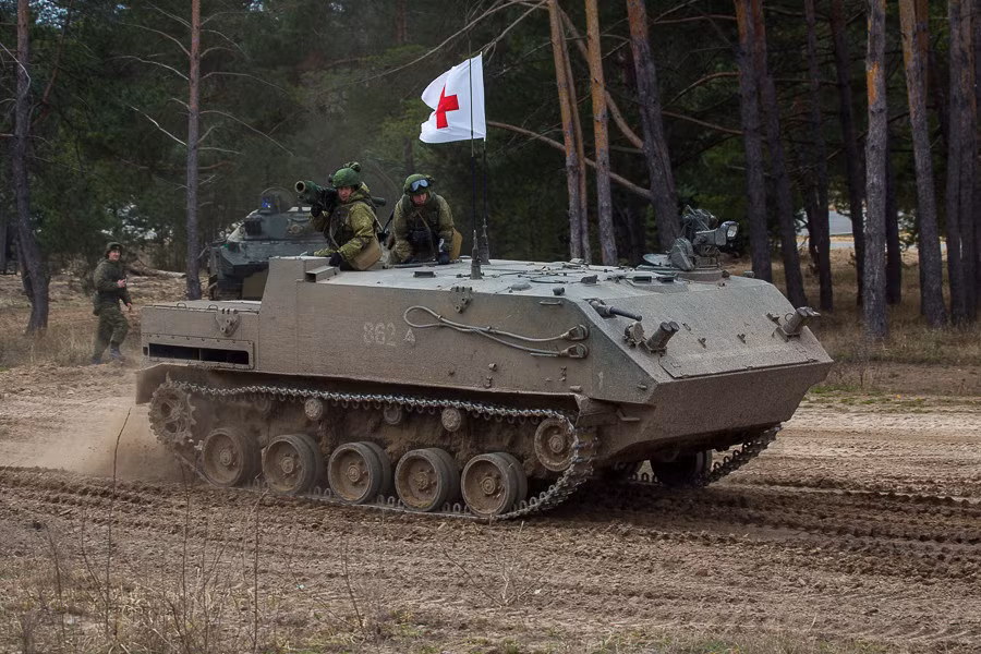 Nó có trọng lượng chiến đấu chỉ khoảng 13,2 tấn cùng tải trọng tối đa 2 tấn. Trọng lượng này cho phép nó có thể không vận bằng máy bay vận tải IL-76 và An-124 Ruslan đổ bộ bằng dù đặc biệt. Ngoài ra, nó có thể được cẩu dễ dàng bằng trực thăng hạng nặng Mi-26. Nguồn ảnh: Arms-Expo