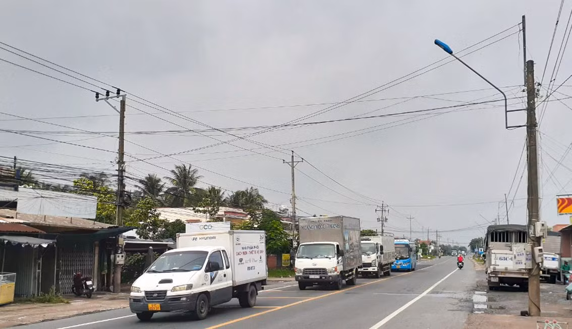 Tien Giang: Cty Tin Hieu trung thau thi cong den chieu sang tuyen QL50