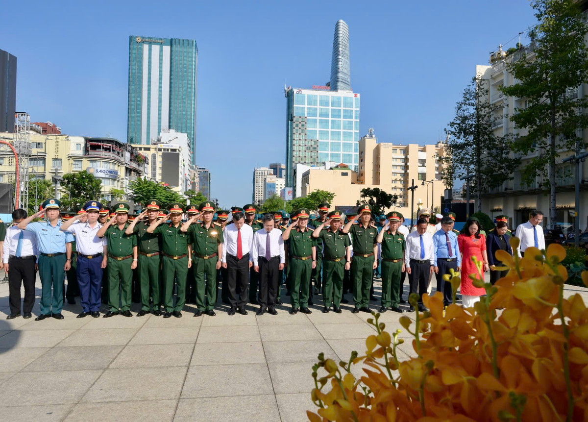 TP HCM: Doan cong tac Bo Quoc phong dang huong, tri an gia dinh chinh sach-Hinh-2