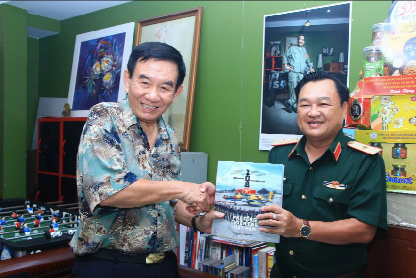 TP HCM: Doan cong tac Bo Quoc phong dang huong, tri an gia dinh chinh sach-Hinh-5