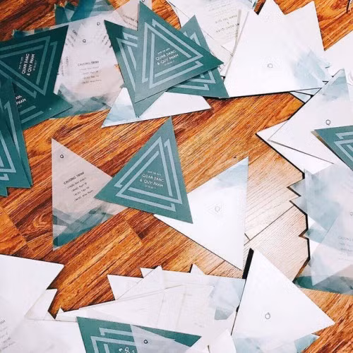 Dam cuoi doc dao cua cap doi "xam hinh" len tay khach moi-Hinh-2