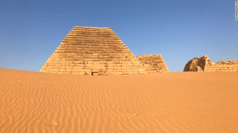 Kim tự tháp ở Sudan nhỏ hơn các công trình ở Ai Cập và chỉ thu hút khoảng 10 du khách/ngày.