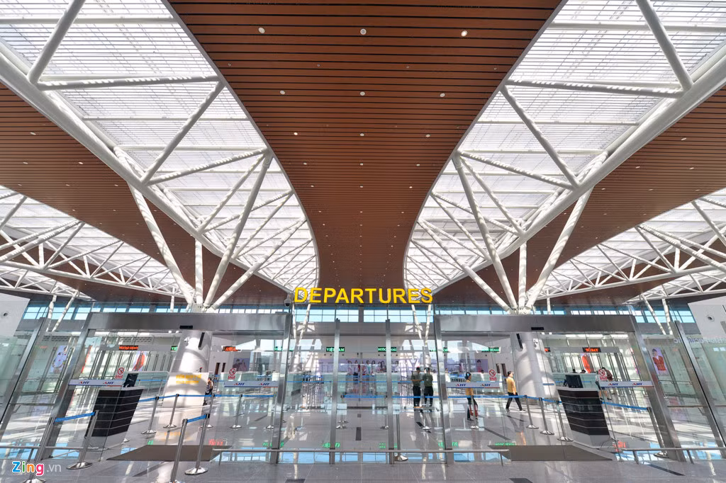 Còn Jetstar Pacific bắt đầu thay đổi hoạt động từ ngày 11/5. Theo đó, tất cả chuyến bay quốc tế đi và đến sân bay Đà Nẵng của hãng này cũng được chuyển sang vận hành tại nhà ga T2. Ảnh: Zing.