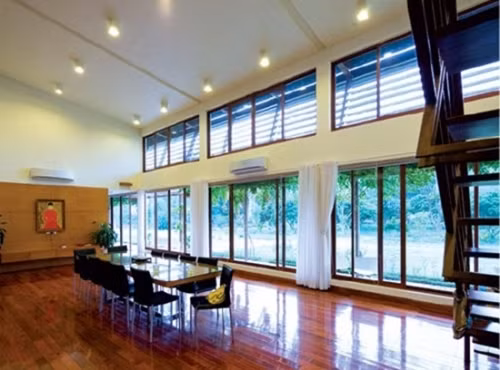 Phía trong ngôi nhà được lắp trang thiết bị hiện đại với đầy đủ tiện nghi. Ảnh: NĐT.