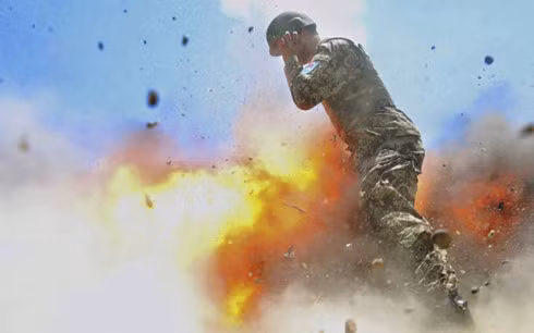 Nu nhiep anh gia chet oan vi sung coi phat no