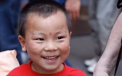 Can benh la lung cu cuoi la ngat, lan dung ra san nha-Hinh-2