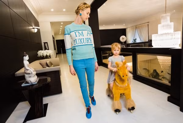 Nha giau deo day chuyen 15kg vang, boc rang kim cuong tien ty-Hinh-6