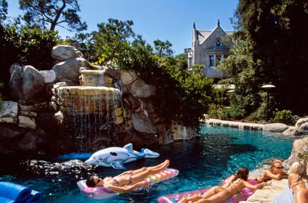 Nha giau deo day chuyen 15kg vang, boc rang kim cuong tien ty-Hinh-9