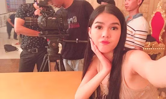 Fan choang vi thi sinh hoa hau giong Ngoc Trinh ngo ngang-Hinh-5