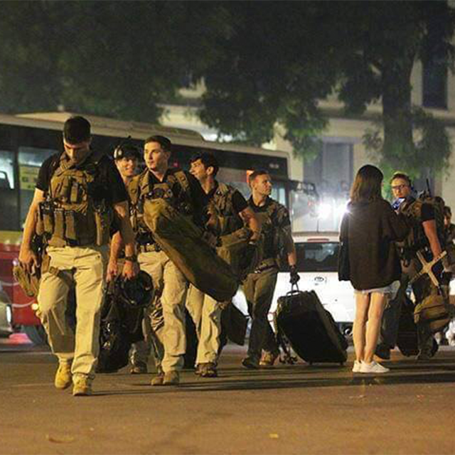 Nhiều cư dân mạng thậm chí còn thốt lên "Toàn soái tây thế này", hay "cực phẩm"...