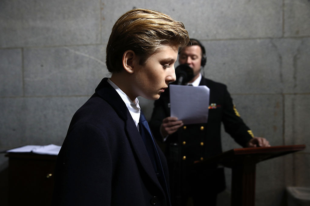 Barron Trump cũng được tiếp cận nền giáo dục tốt nhất, tại những ngôi trường danh giá, đắt đỏ bậc nhất nước Mỹ. Hiện nay, quý tử nhà Trump ghi danh vào ngôi trường có lịch sử lâu đời St. Andrew's Episcopal, Potomac, bang Maryland, Mỹ.