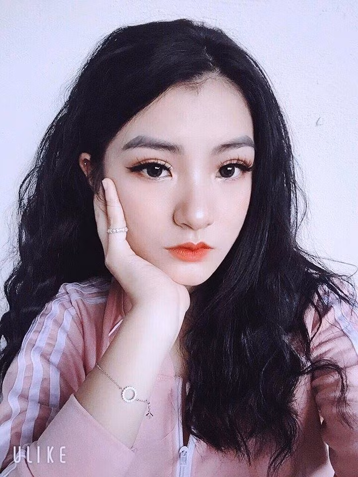 Thu Uyên sở hữu ngoại hình xinh xắn, ưa nhìn.