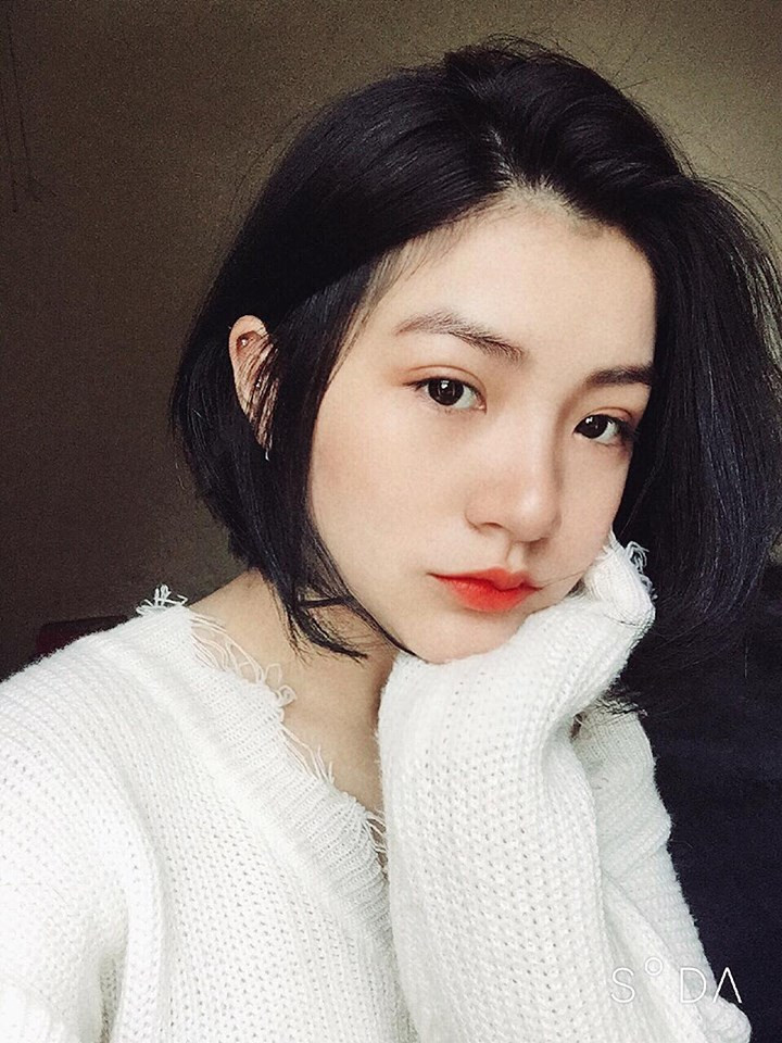 Nữ sinh theo học khoa tiếng Trung, ước mơ sau này trở thành phiên dịch viên. Uyên tự nhận mình là người trầm tính, ít nói.