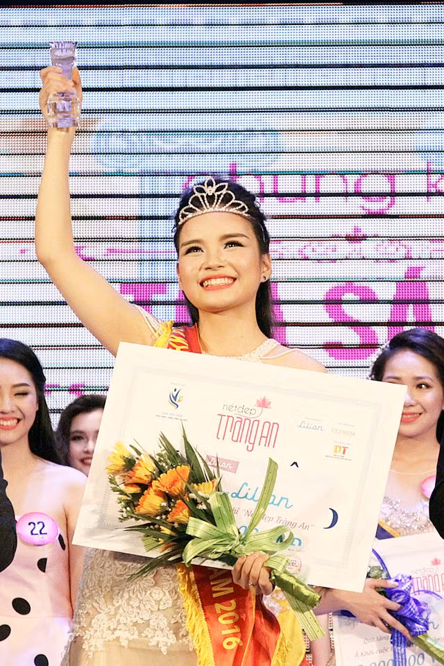 Nu sinh tang hoa Tong thong Donal Trump toi Thuong dinh My-Trieu la ai?-Hinh-6