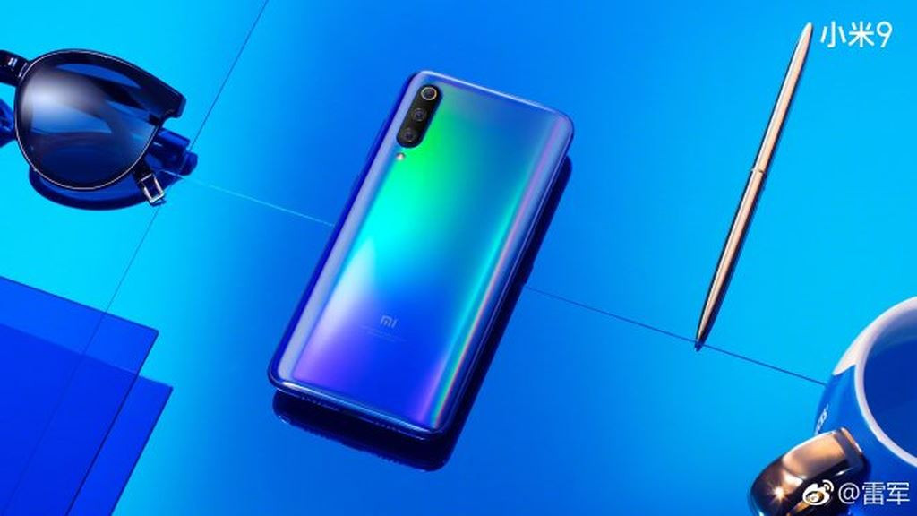 CEO Xiaomi nha hang Mi 9: mat lung gradient, 3 camera sau