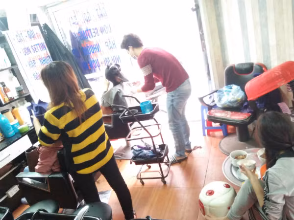 Lạ lùng gia đình trẻ trụ lại Hà Nội “cày” việc, chiều mùng 1 mới về quê - Hình 2 La lung gia dinh tre tru lai Ha Noi “cay” viec, chieu mung 1 moi ve que-Hinh-2