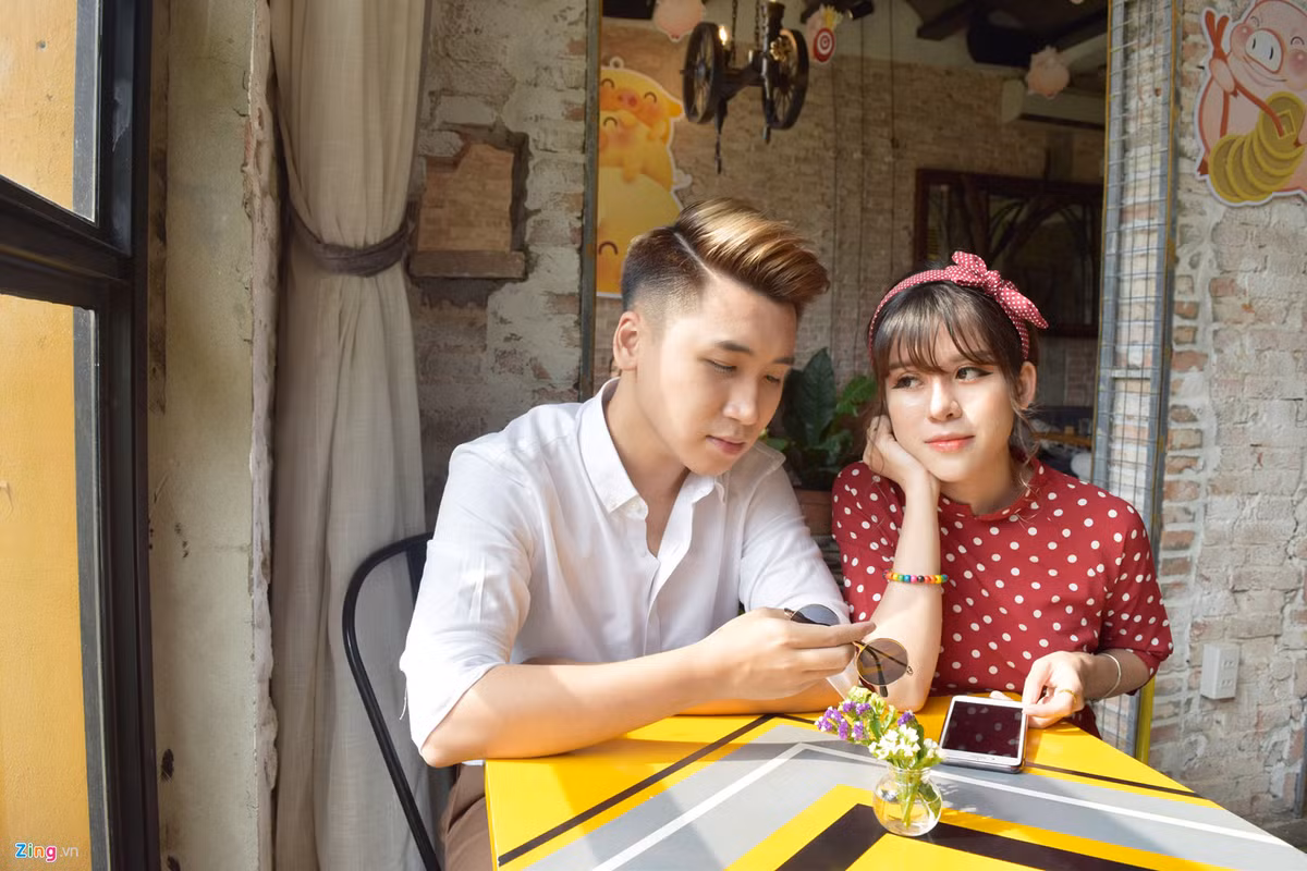 Vlog Huy Cung: 'Chua tung yeu co gai nao tuyet voi nhu vo”-Hinh-2