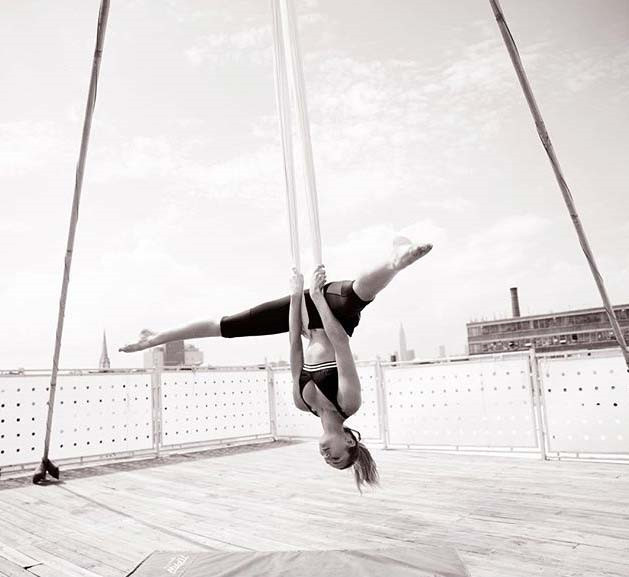 Hoc lom bi quyet lam dep cua sieu mau Candice Swanepoel-Hinh-3