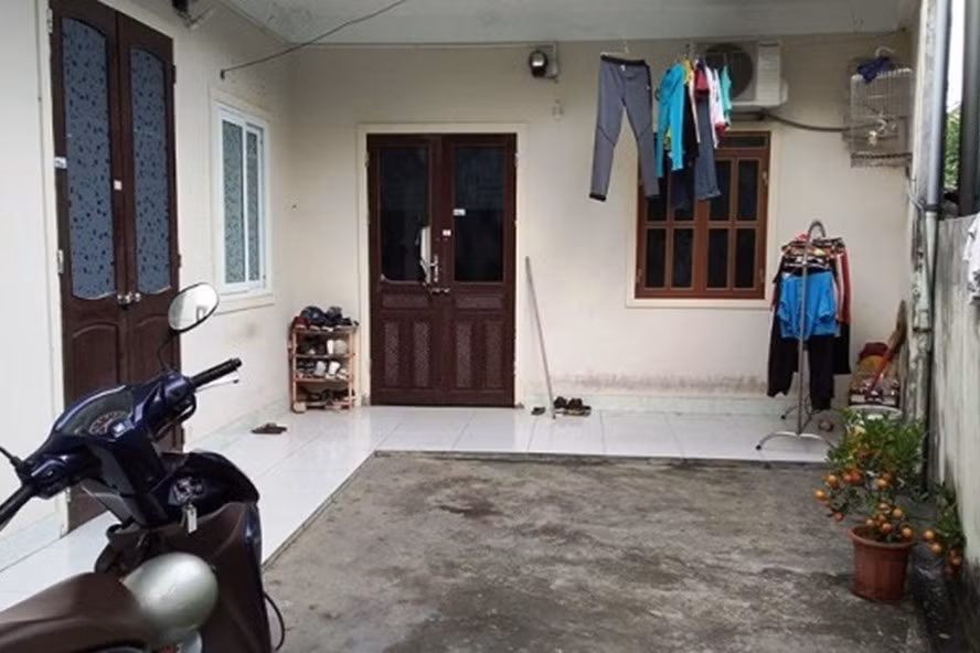 Trung uy cong an bi dam trong thuong trong khi dang hoa giai