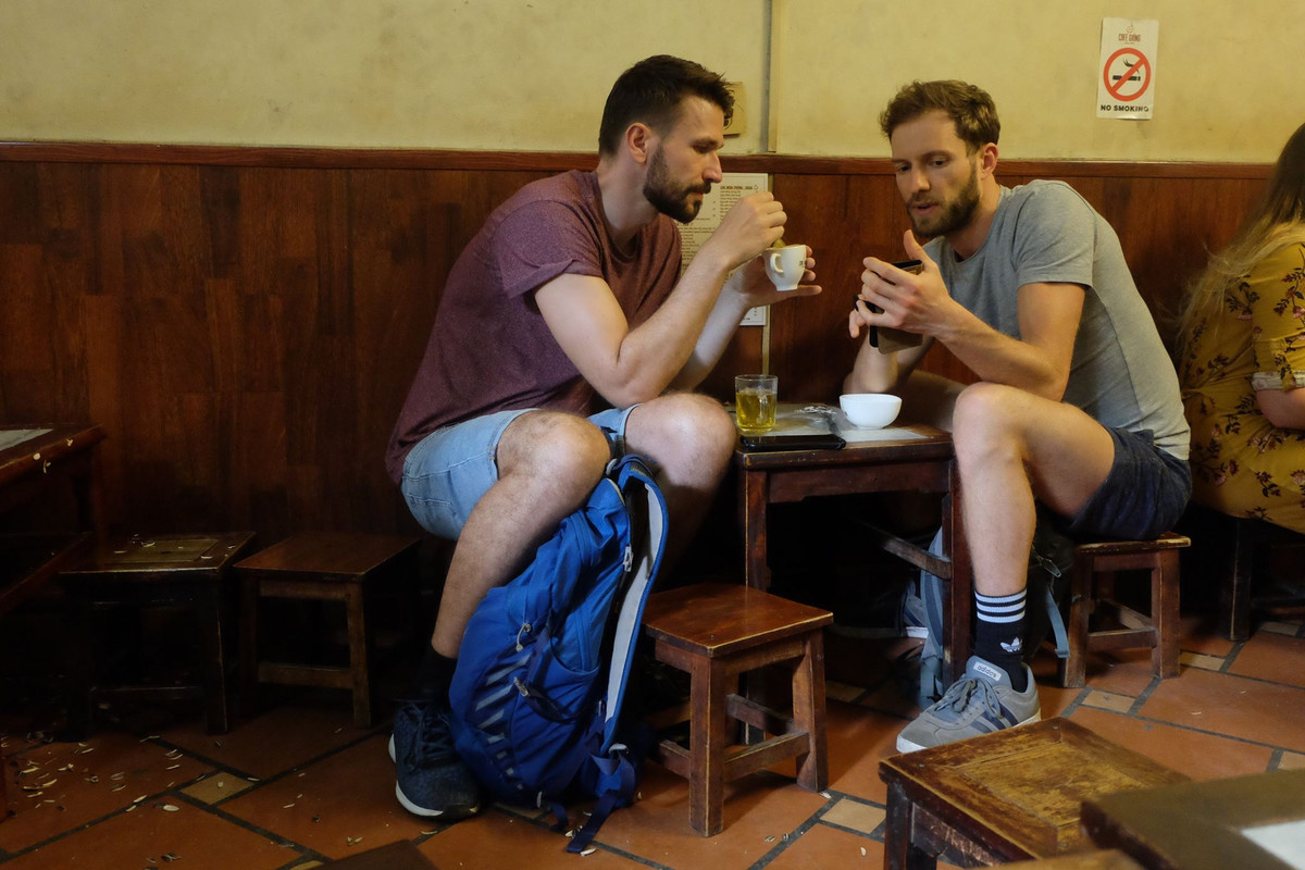 Thời điểm Hà Nội tổ chức sự kiện Hội nghị thượng đỉnh Mỹ - Triều nên quán đón đông khách quốc tế hơn ngày thường. Có những ngày, quán quá tải và không có chỗ ngồi.