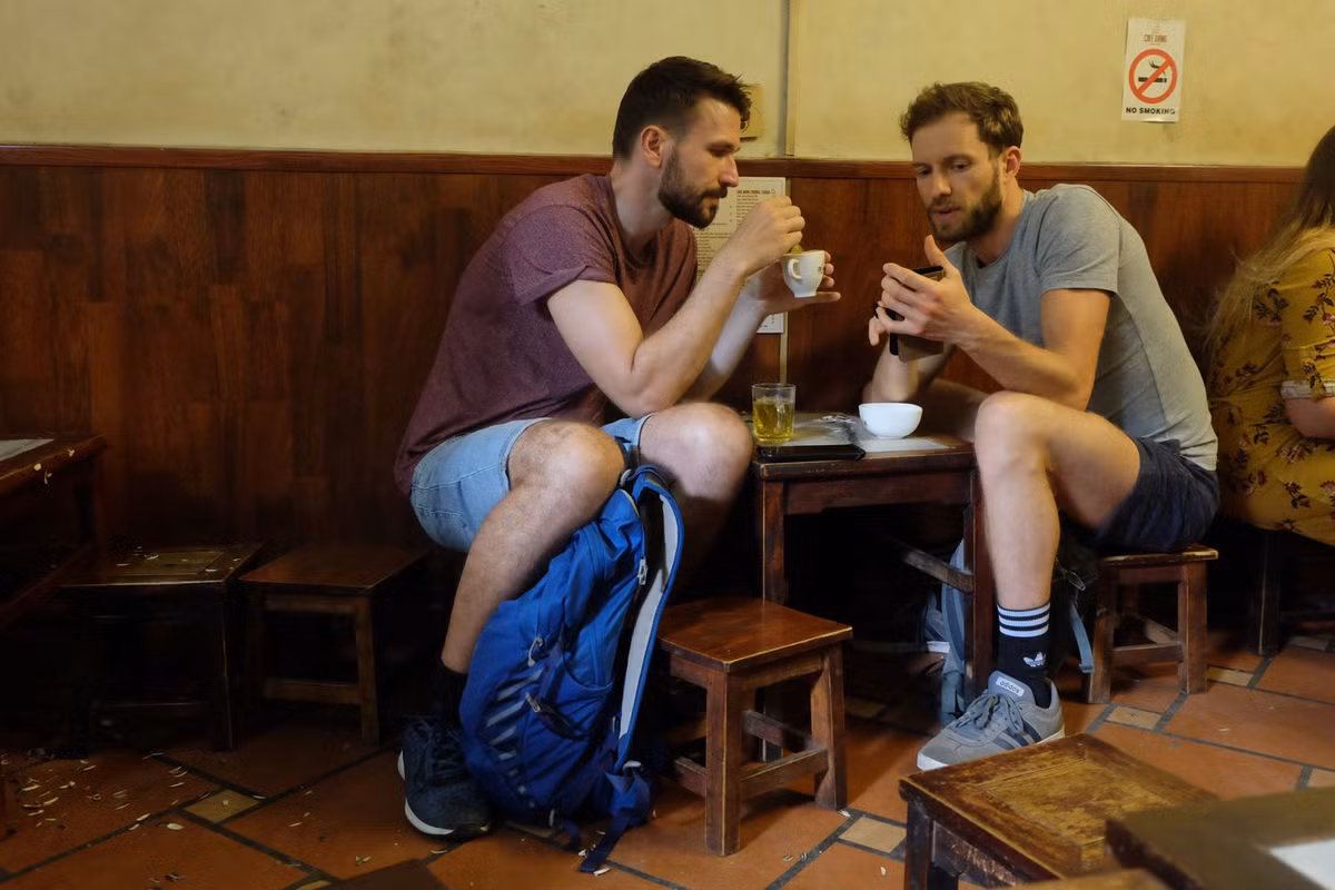 Thời điểm Hà Nội tổ chức sự kiện Hội nghị thượng đỉnh Mỹ - Triều nên quán đón đông khách quốc tế hơn ngày thường. Có những ngày, quán quá tải và không có chỗ ngồi.