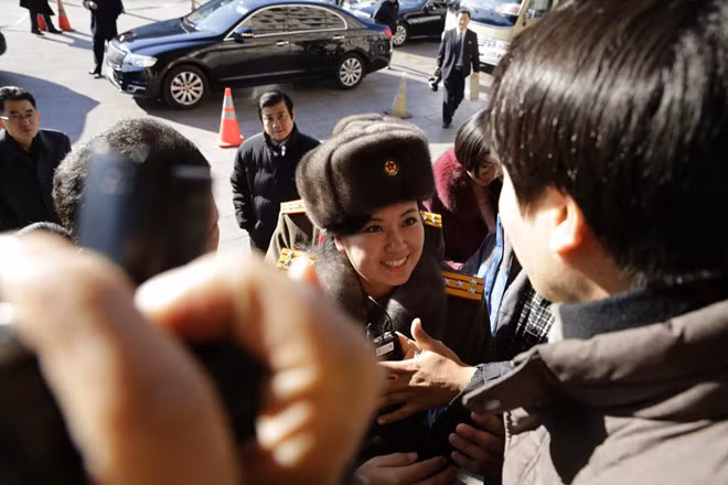 Trưởng nhóm Hyon Song Wol được gọi là “nữ kỵ sĩ”. Tên gọi này xuất phát từ bài hát nổi tiếng nhất của nhóm “Cô gái trên lưng chiến mã”. Đây là ca khúc nói về nữ công nhân nhà máy với tinh thần làm việc hăng say.