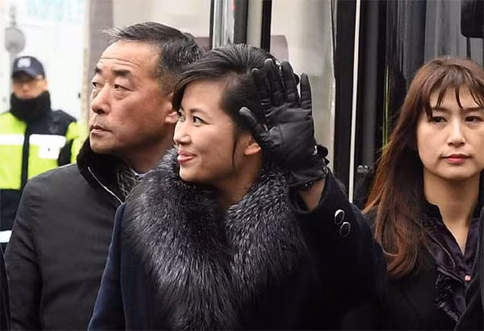 Trước đó, trưởng nhóm nhạc Triều Tiên nổi tiếng Moranbong cũng là một trong bốn bóng hồng xuất hiện tại hội nghị thượng đỉnh Mỹ-Triều lần 1 tại Singapore.