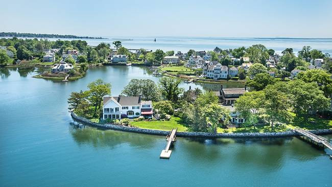 12. Old Greenwich, Connecticut: Old Greenwich tụt 5 bậc trong bảng xếp hạng năm nay nhưng đây vẫn là một trong những nơi giàu nhất ở Mỹ. Thu nhập trung bình hộ gia đình ở đây là 336.692 USD (~7,8 tỷ đồng).