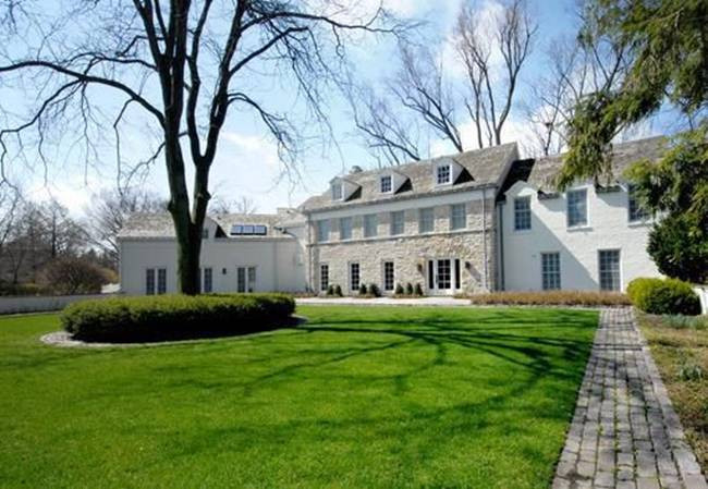 13. Winnetka, Illinois: Đây là nơi làm bối cảnh chính của bộ phim nổi tiếng "Ở nhà một mình". Winnetka vẫn giữ được vị trí 13 như năm ngoái, với thu nhập trung bình hộ gia đình là 331.231 USD (~7,7 tỷ đồng).