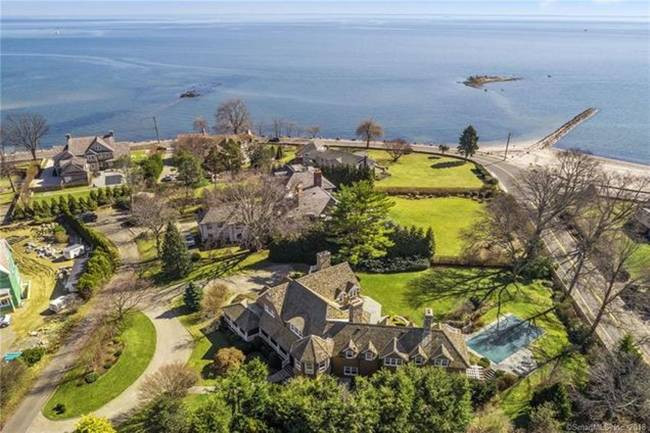 18. Westport, Connecticut: Thị trấn này nhảy một bậc so với năm ngoái. Thu nhập trung bình hộ gia đình là 304.439 USD (~7,07 tỷ đồng).