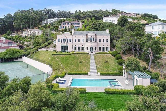 5. Hillsborough, California: Thị trấn này nằm cách San Francisco chỉ 51km, thu nhập trung bình của các hộ gia đình là 373.128 USD (~8,6 tỷ đồng).