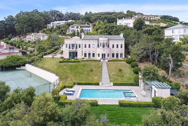 5. Hillsborough, California: Thị trấn này nằm cách San Francisco chỉ 51km, thu nhập trung bình của các hộ gia đình là 373.128 USD (~8,6 tỷ đồng).