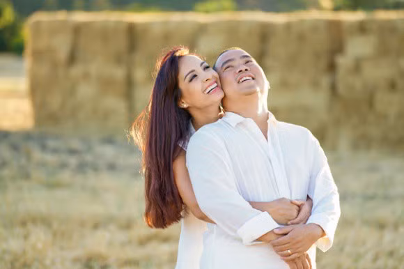 Cuộc hôn nhân của cặp đôi từng khiến showbiz Việt “ngã ngửa” bởi chênh lệch quá lớn về cả tính cách và ngoại hình giữa hai người.