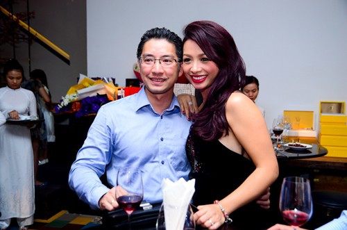 Nói về ông xã, Thúy Hạnh từng tự hào khoe: “Chồng chị nhìn vậy thôi nhưng rất tâm lý. Làm ở một viện khoa học nhưng anh ấy không hề khô khan mà còn tình cảm nữa. Dù không chia sẻ được nhiều với vợ về chuyên môn, nghề nghiệp nhưng khi được vợ hỏi ý kiến, anh đều ủng hộ hết lòng”.