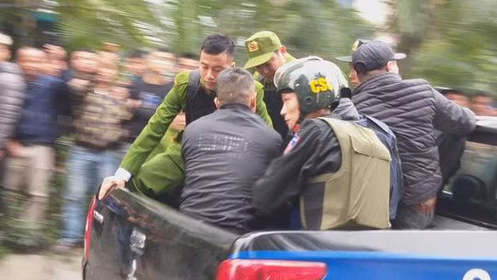 4 gio nghet tho giai cuu 2 co gai bi thanh nien nghi ngao da khong che-Hinh-2