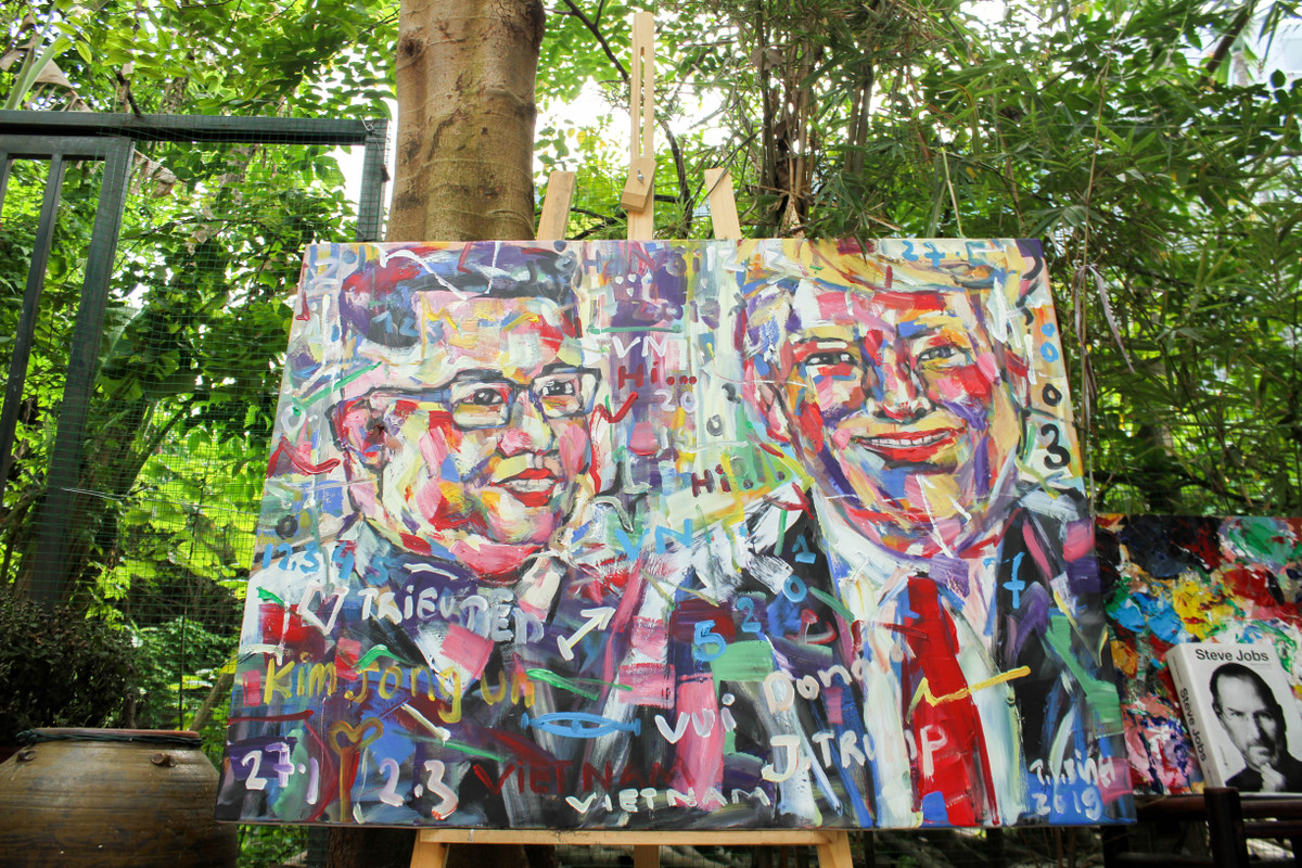 Tất cả những bức tranh này đều được vẽ theo cảm xúc của người họa sĩ trẻ, thông điệp bức tranh được thể hiện qua màu sắc, hình tượng, ý niệm và ngôn ngữ.