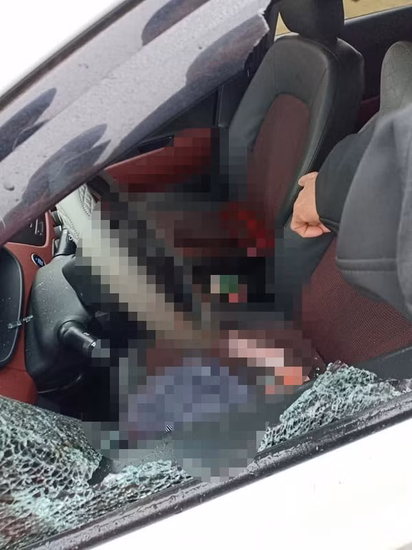 Nghi mâu thuẫn tình cảm, đối tượng đâm chết nữ lái xe rồi uống thuốc trừ sâu tự tử - Hình 2 Nghi mau thuan tinh cam, doi tuong dam chet nu lai xe roi uong thuoc tru sau tu tu-Hinh-2