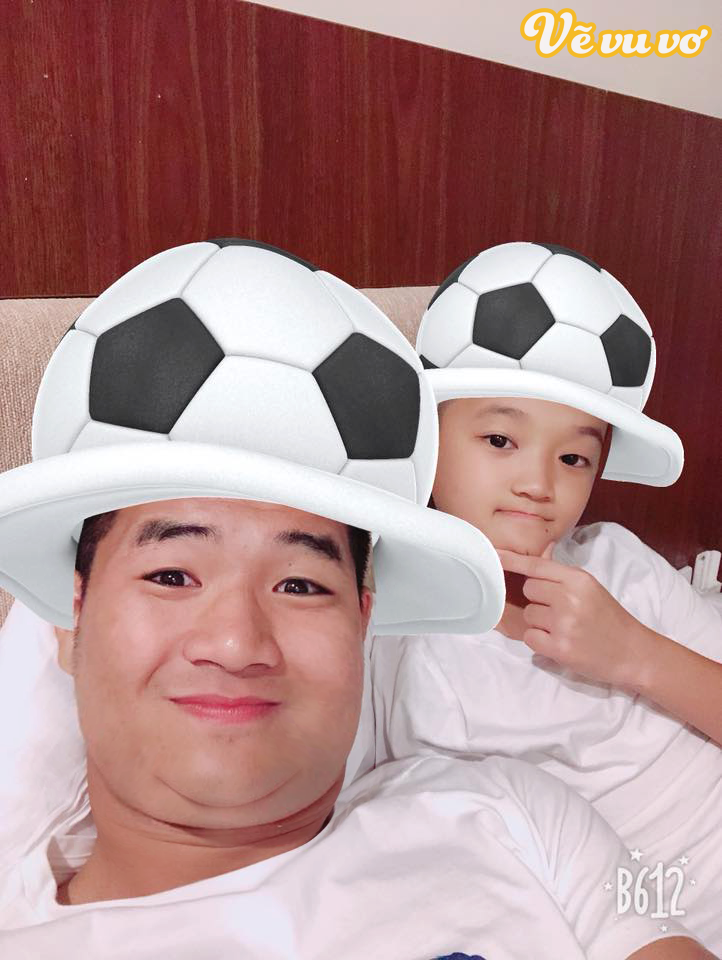 Thánh lầy Đức Chinh phúng phính với nọng cằm dễ thương.